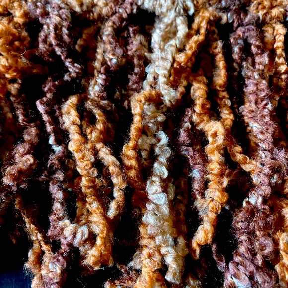 New hand made crochet throw blanket - Picture 4 of 7